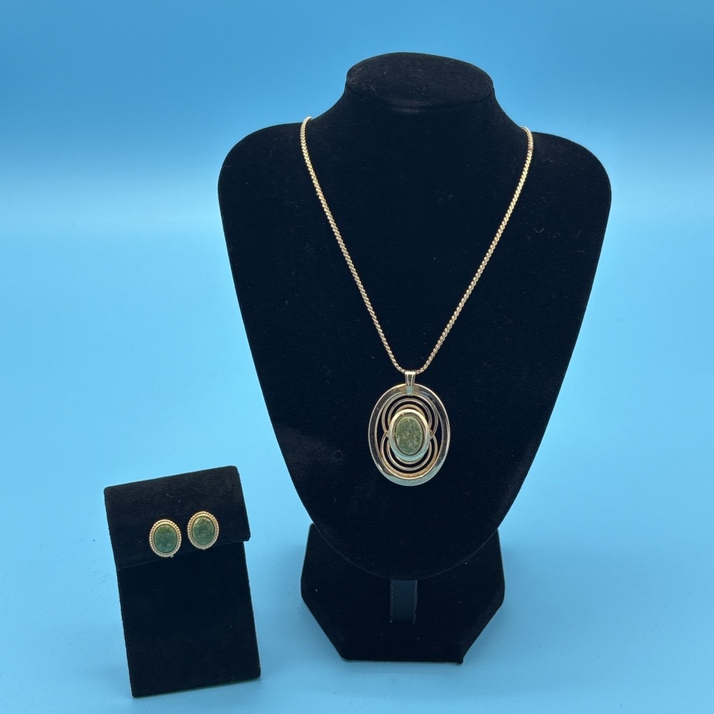 Vintage 1970s Gold Tone Green Cabochon Pendant Necklace Clip On Earring Set